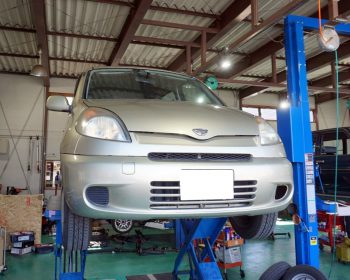 トヨタファンカーゴ修理