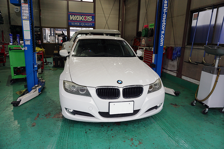 BMW　320i　E90　冷却水漏れ修理　OEMラジエター交換