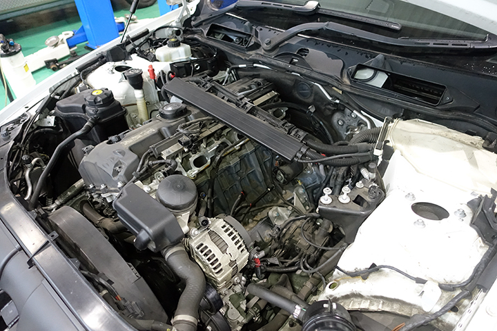 BMW　325i　E90　エンジン掛からない修理　OEMスターターモーター交換