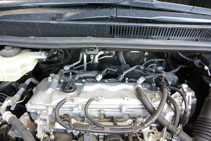 トヨタ　ヴォクシー　エンジンチェックランプ点灯修理　スパークプラグ交換　車検
