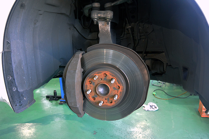 レクサス　LS460　法定3ヶ月点検　消耗品交換　ブレーキ　スパークプラグ