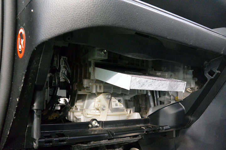 トヨタ　ヴォクシー　エンジンチェックランプ点灯修理　スパークプラグ交換　車検
