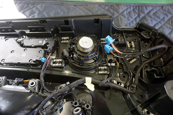 メルセデスベンツ　E200　W213　FOCALスピーカー取り付け　音質アップ計画
