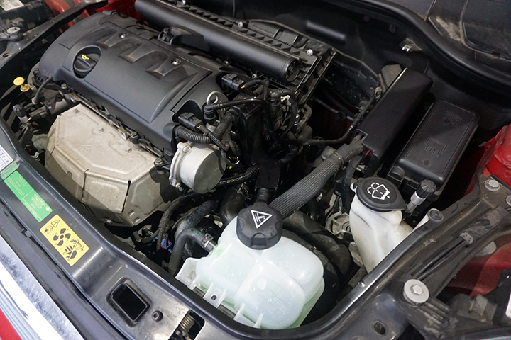 BMW　MINI　クーパー　R56　冷却水漏れ修理　サーモスタット交換