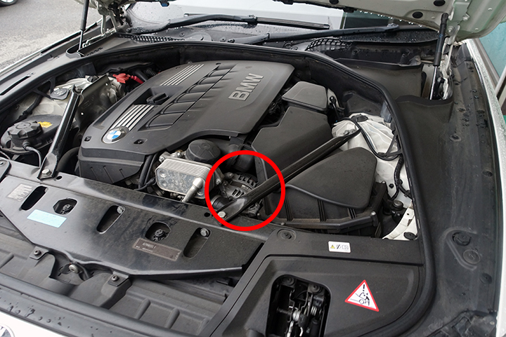 BMW　525iツーリング F11　充電警告灯点灯　OEMオルタネーター交換