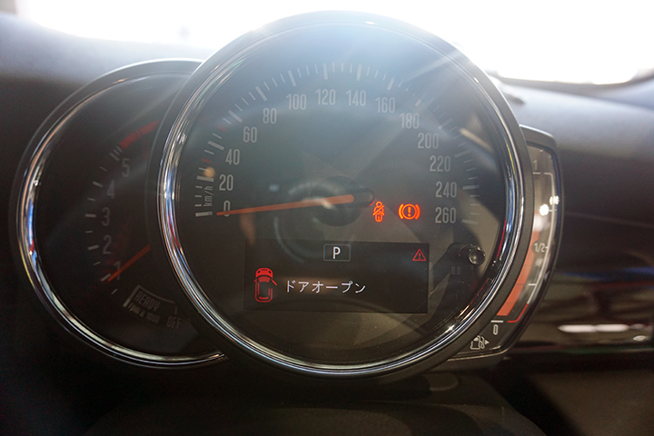 BMW　MINIクーパーS　F56　ブレーキパッド摩耗警告灯点灯　ブレーキパッド交換
