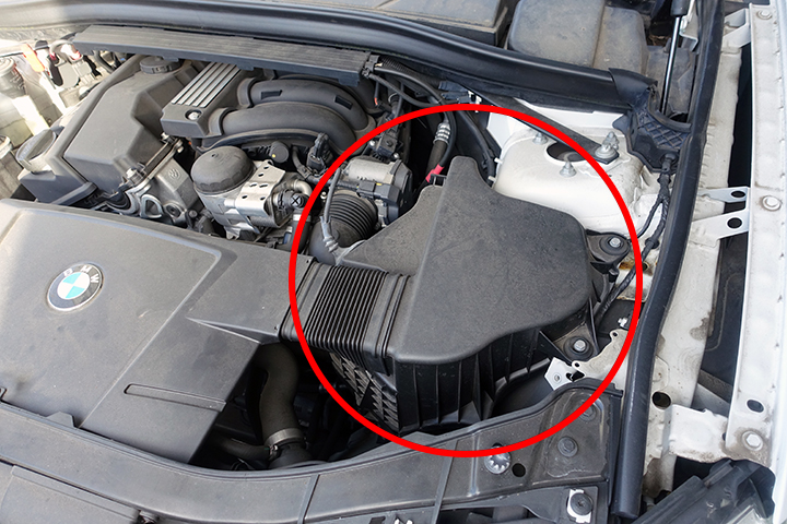BMW　X1　車検（法定24ヶ月点検）エアフィルター交換
