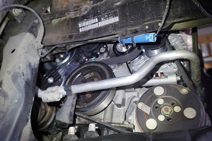 BMW ミニクーパー　R56　エンジン異音修理 オルタネーター交換 