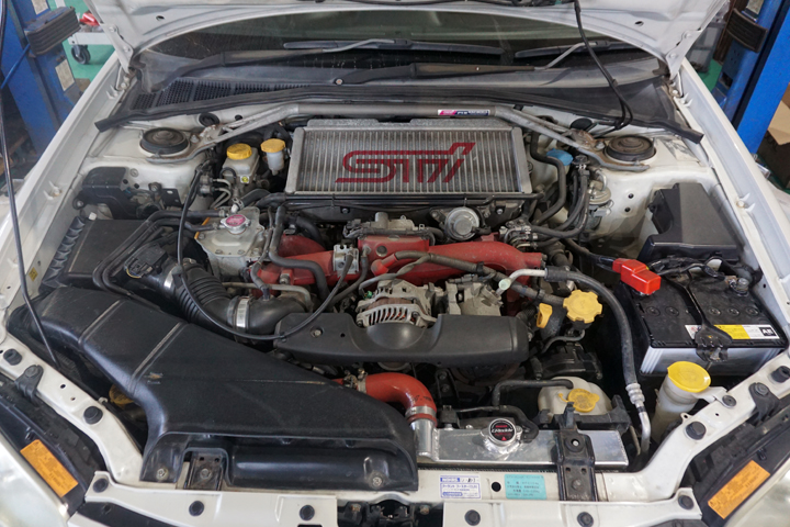 【EJ20搭載車】スバル インプレッサ・レガシィ タペットカバーパッキン滲み修理