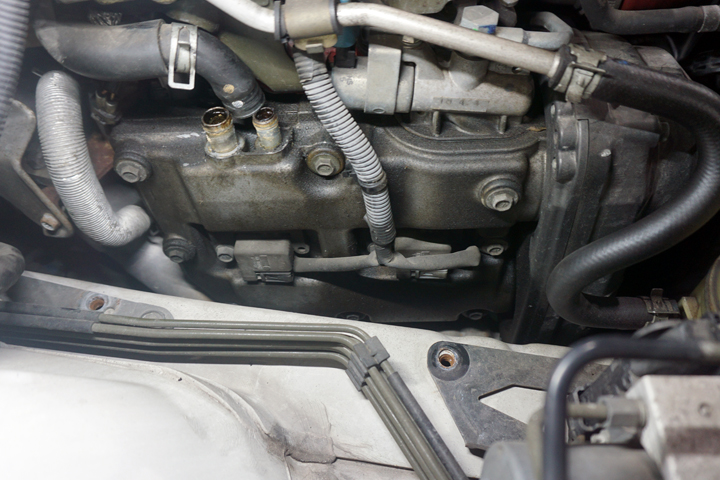 【EJ20搭載車】スバル インプレッサ・レガシィ タペットカバーパッキン滲み修理