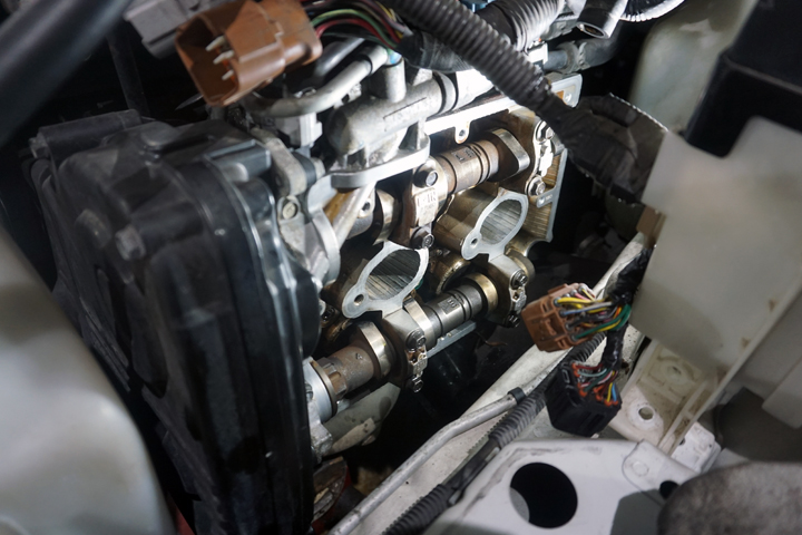 【EJ20搭載車】スバル インプレッサ・レガシィ タペットカバーパッキン滲み修理